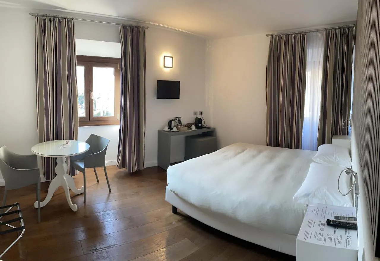 Il Vecchio Borgo Relais Hotell Como 3*,  Italien